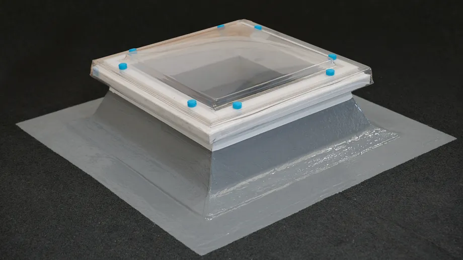 Gully am Dach mit BMI Villas Flüssigkunststoff abgedichtet